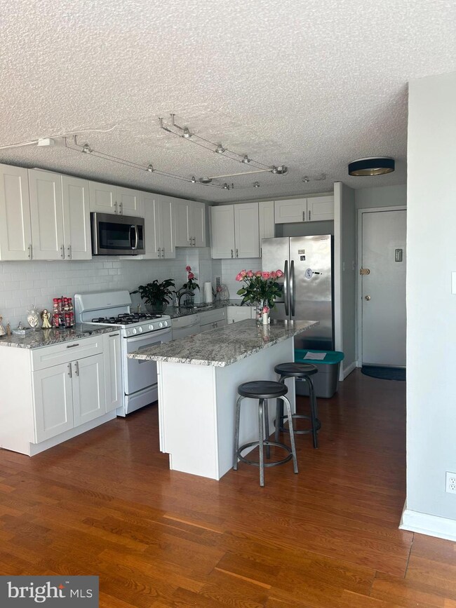 Radnor House unit 323, Bryn Mawr, PA 19010 - photo 2