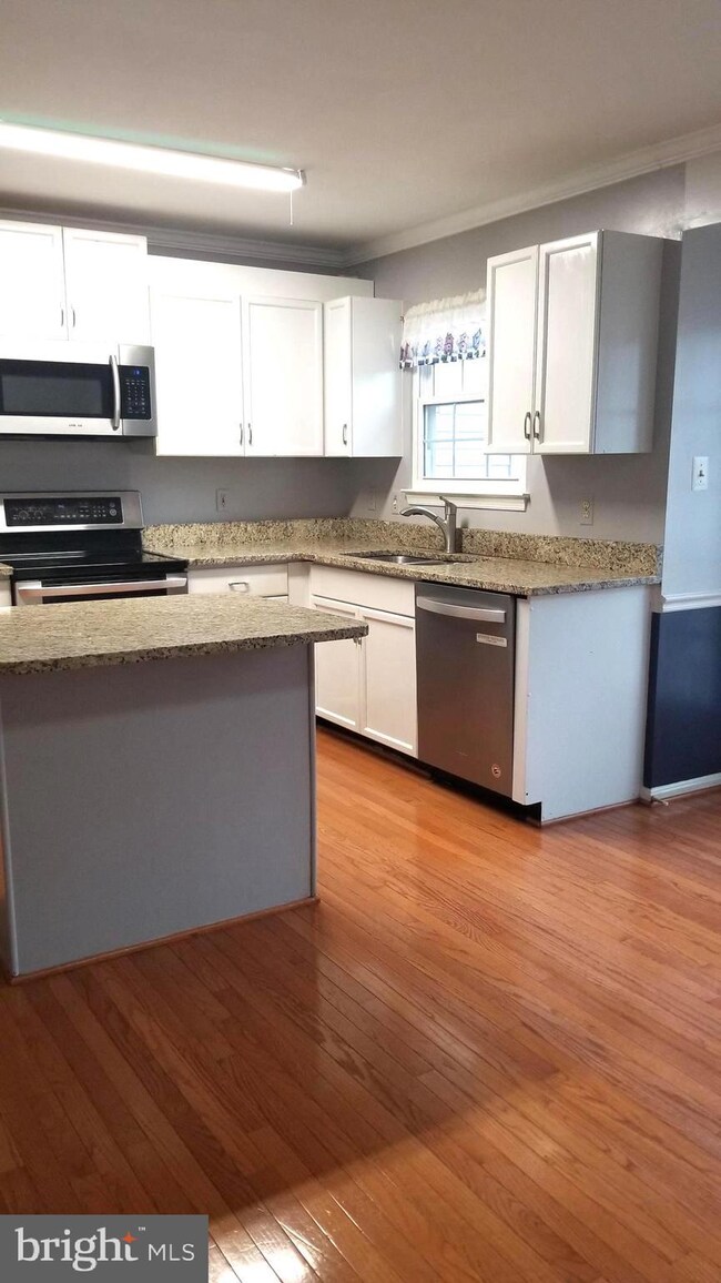 13938 Baton Rouge Ct, Centreville, VA 20121 - photo 4