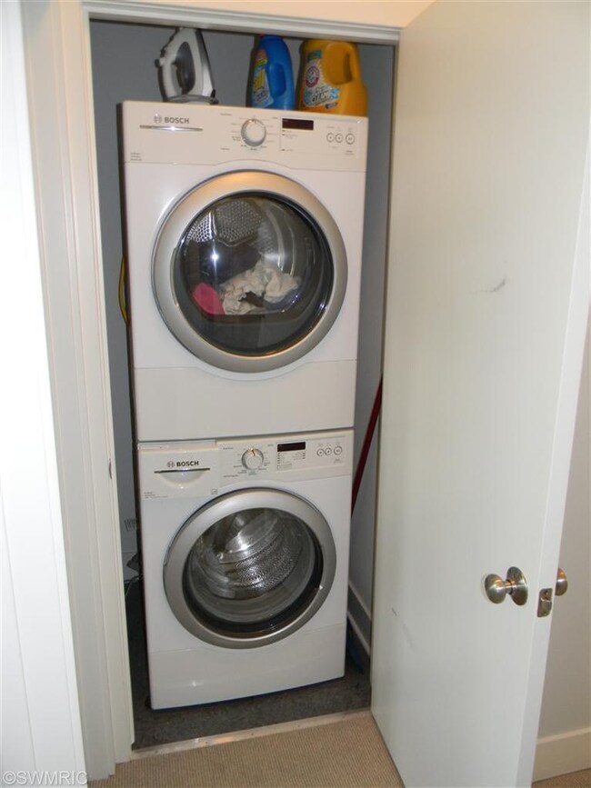 2039 Celadon Dr NE, Grand Rapids, MI 49525 - photo 5