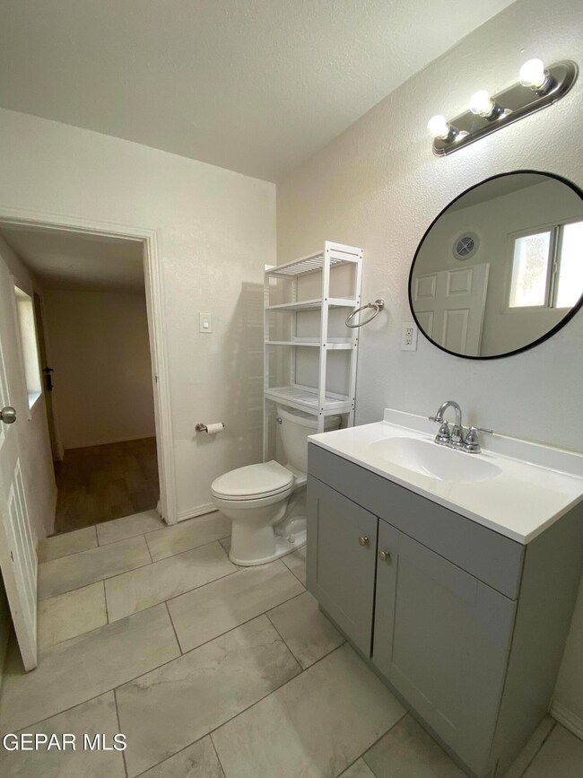 2807 Grant Ave unit B, El Paso, TX 79930 - photo 7