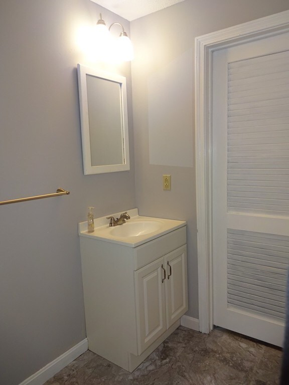 25 Shea St unit 3, Dracut, MA 01826 - photo 7