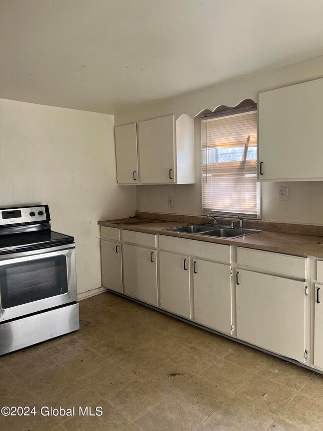 320 Sherman St, Albany, NY 12206 - photo 6