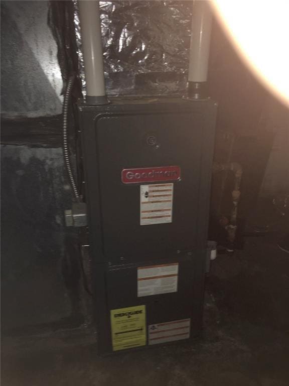 915 W 3rd St, Anderson, IN 46016 - photo 2