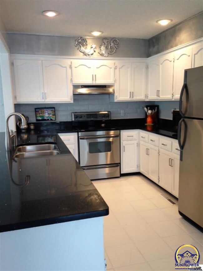 6 SW Pepper Tree Ln, Topeka, KS 66611 - photo 4