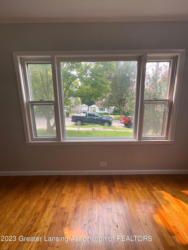 1530 Roseneath Ave, Lansing, MI 48915 - photo 4