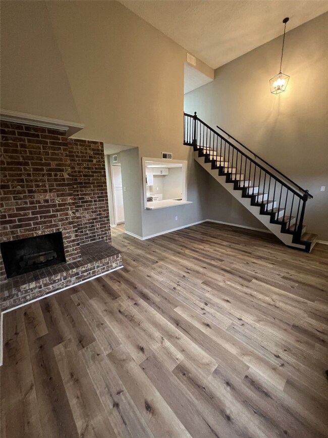 1310 Town Cir unit 1, Baytown, TX 77520 - photo 3