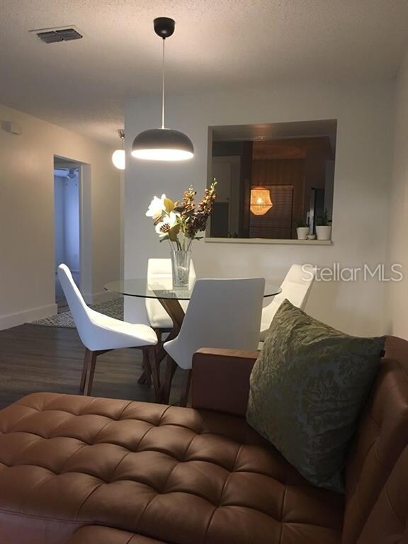 chic great room looking towards kitchen