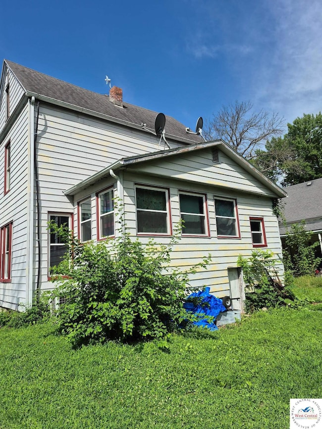 304 E Benton St, Windsor, MO 65360 - photo 2