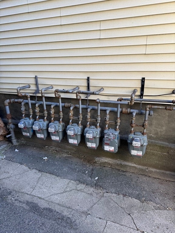 28 Grand St, Lowell, MA 01851 - photo 4