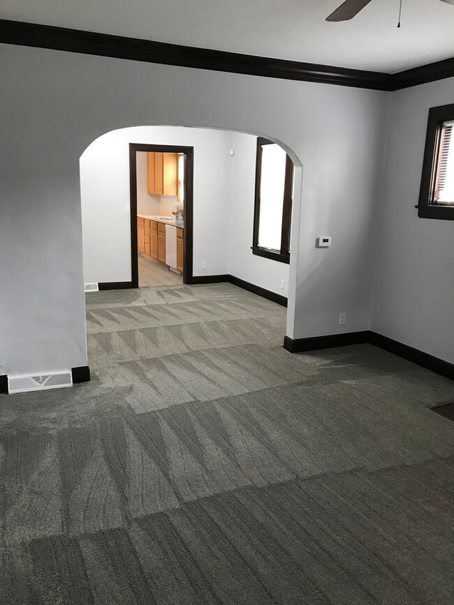 501 Lorraine Ave, Waukegan, IL 60085 - photo 2