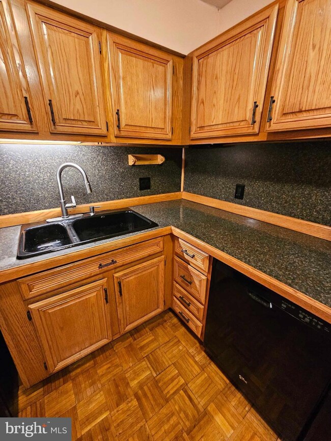 1575 Creekside Rd unit 21, Whitehall, PA 18052 - photo 3