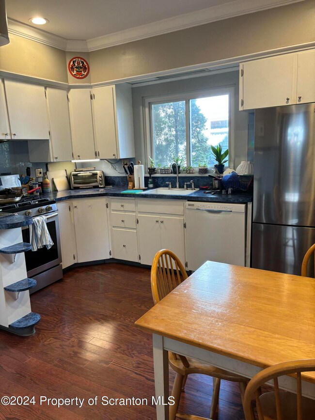 1305 Oram St, Scranton, PA 18504 - photo 5