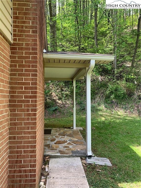 537 Stewart Simmons Rd, Deep Gap, NC 28618 - photo 4