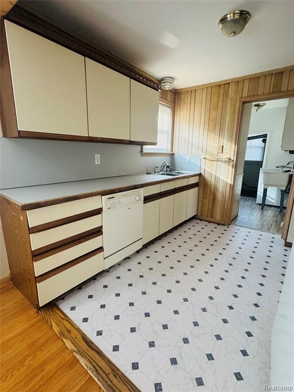 22117 Haynes Ave, Farmington Hills, MI 48336 - photo 7