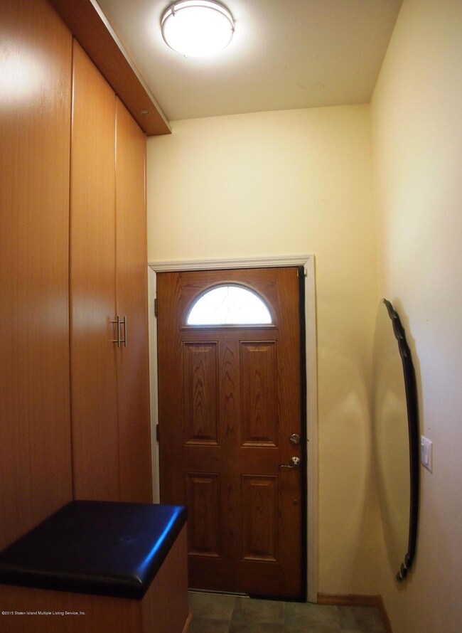 (4) Entry Foyer