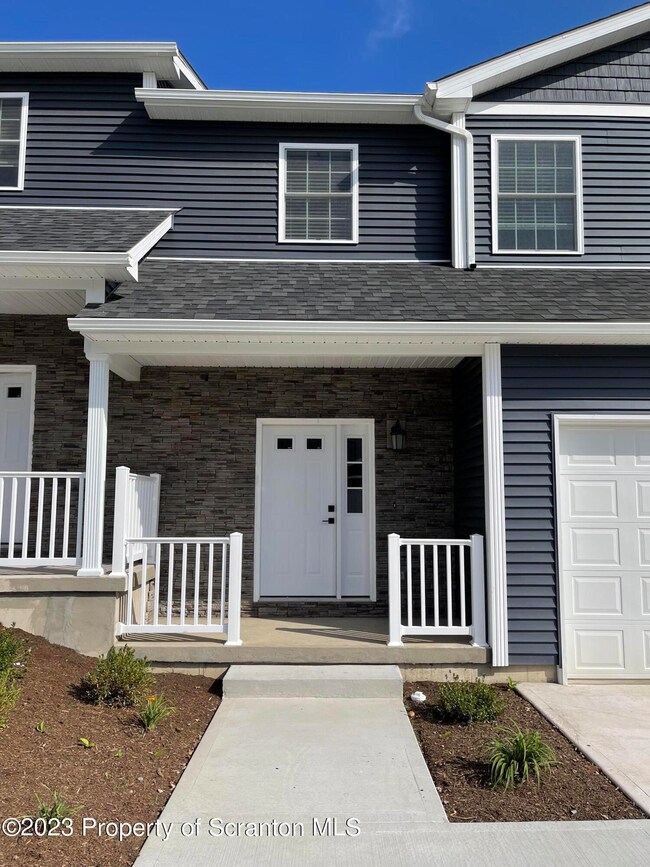 422 Felts St, Taylor, PA 18517 - photo 2