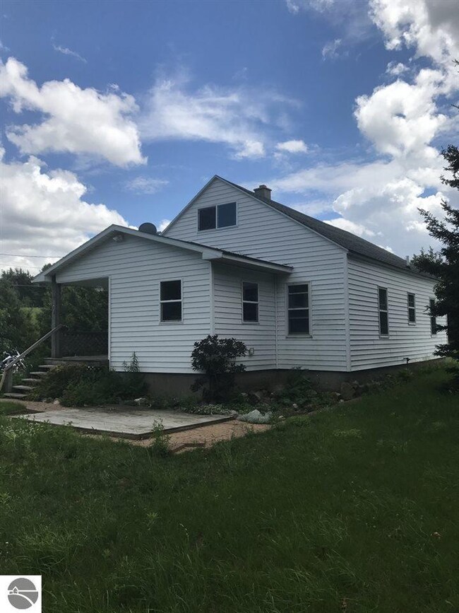 7967 E Lincoln Rd, Cedar, MI 49621 - photo 2