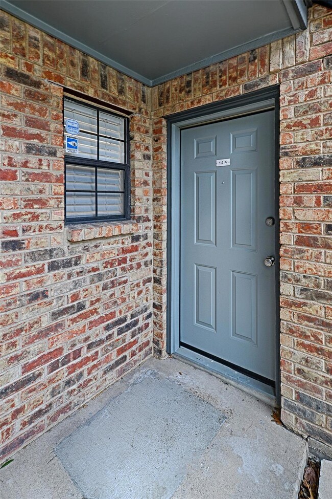 This picture is of another unit to show the doorwa