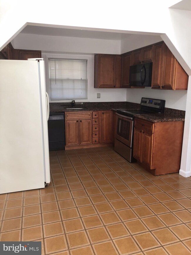 3907 Wakefield Ln, Bowie, MD 20715 - photo 6