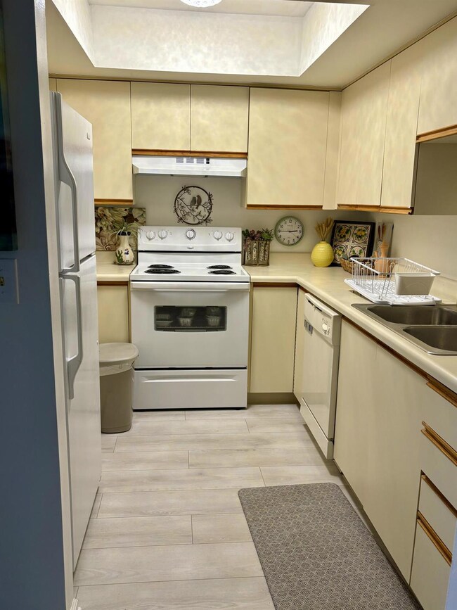 540 SW South River Dr unit 204, Stuart, FL 34997 - photo 4