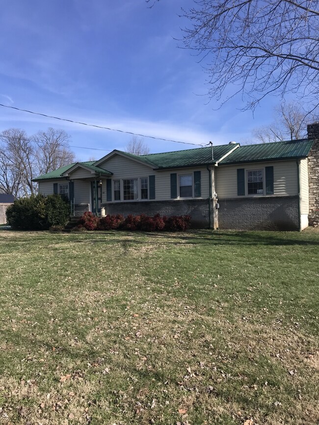 821 Shelbyview Dr, Shelbyville, TN 37160 - photo 4