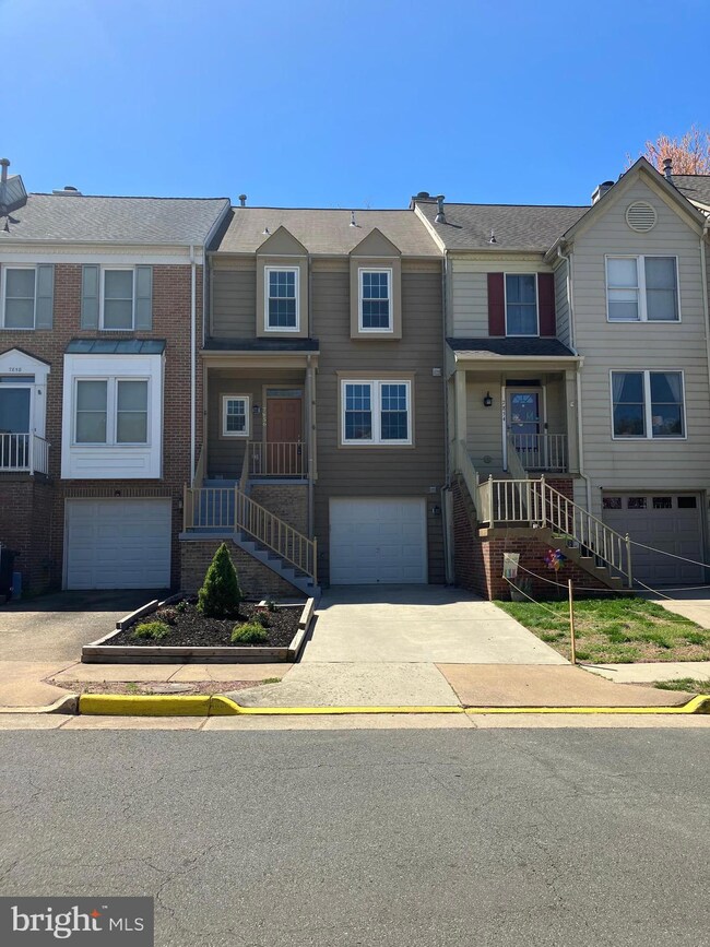 7856 Blue Gray Cir, Manassas, VA 20109 - photo 2