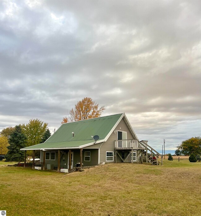 8410 E Pierce Rd, Ithaca, MI 48847 - photo 2