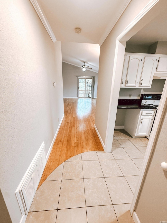 140 Cooper St unit 2-D, Hot Springs National Park, AR 71913 - photo 2