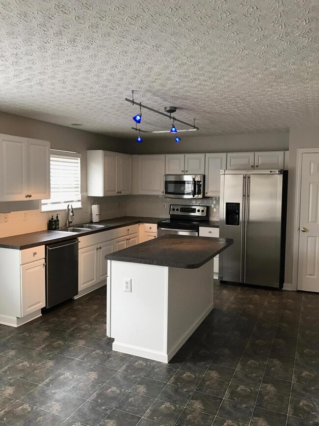 9316 Prestwick Green Dr, Columbus, OH 43240 - photo 2