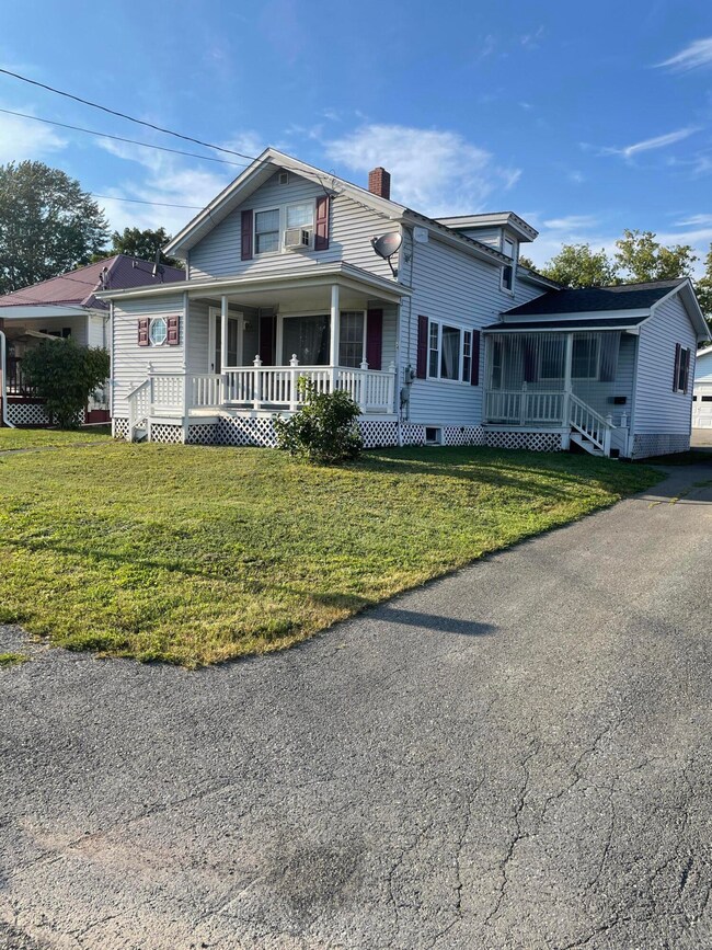 24 Vaughn St, Caribou, ME 04736 - photo 2