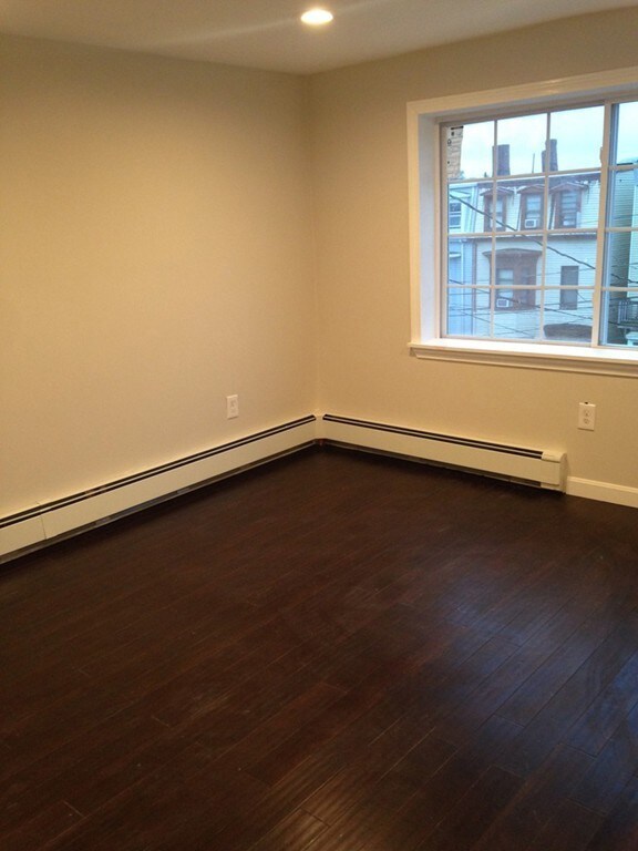 296 Princeton St, Boston, MA 02128 - photo 5