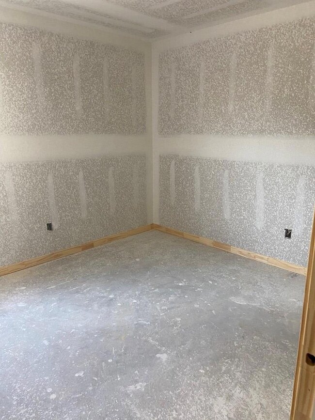 2913 4th St, Bay City, TX 77414 - photo 4