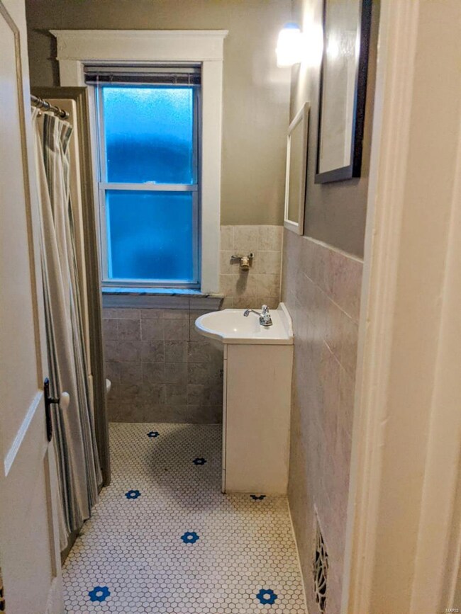 unlisted-address, Saint Louis, MO 63109 - photo 5