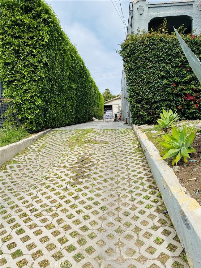 2747 Malabar St, Los Angeles, CA 90033 - photo 3