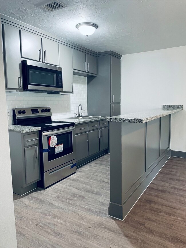 706 Turner Dr unit 1, Houston, TX 77076 - photo 2