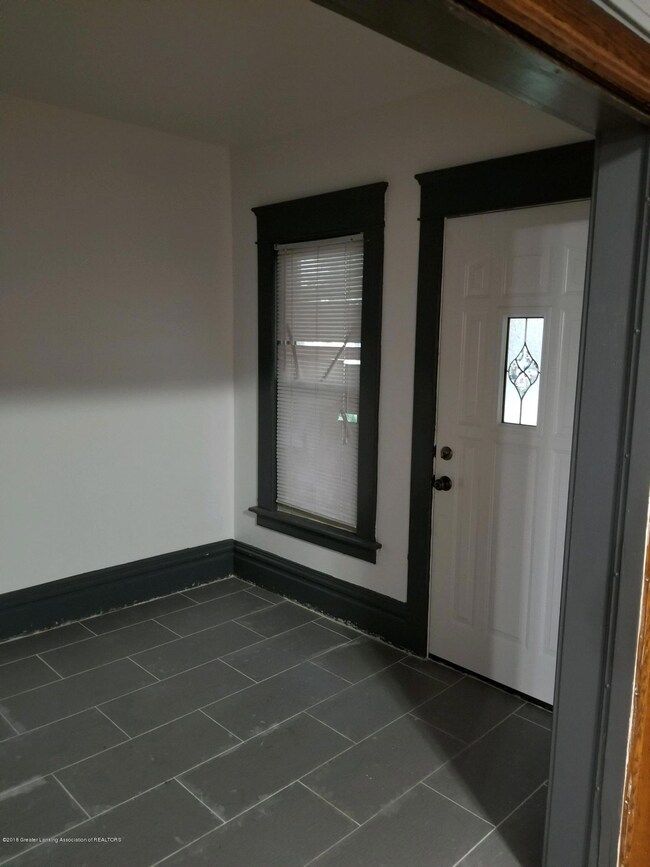 829 Seymour Ave, Lansing, MI 48906 - photo 2