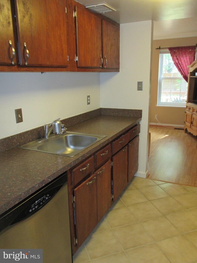 9075 Lambskin Ln, Columbia, MD 21045 - photo 6