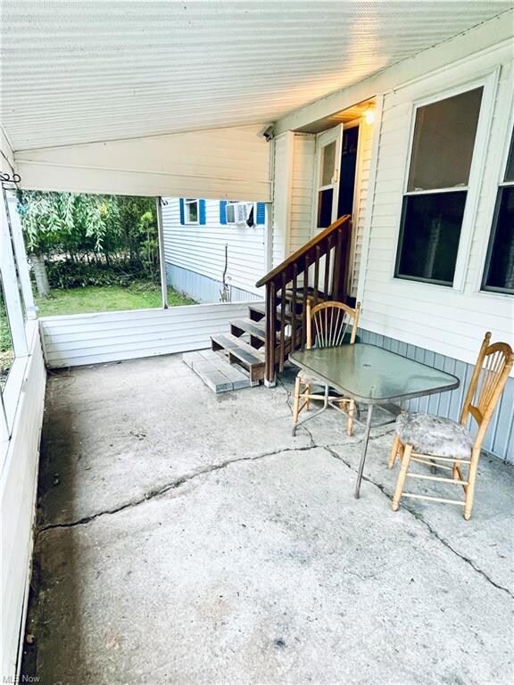 View of front porch/patio
