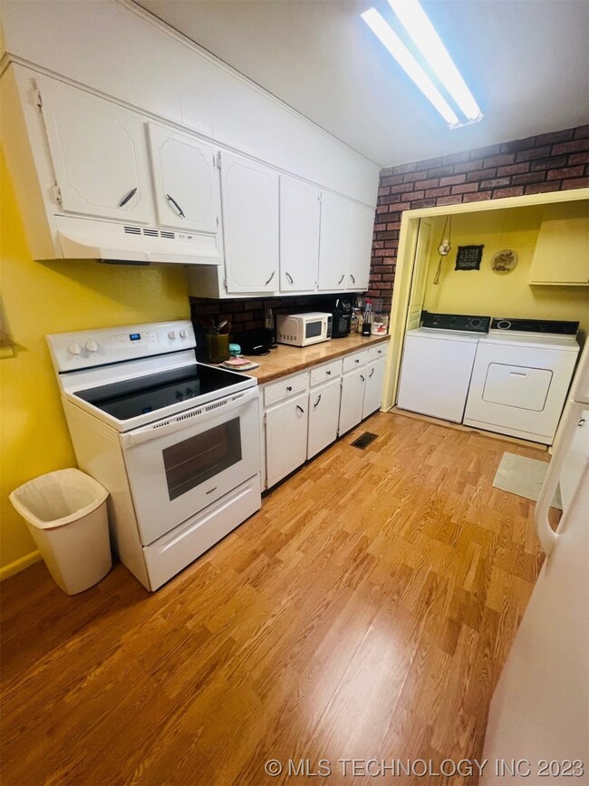 901 Cherokee St, Vian, OK 74962 - photo 7