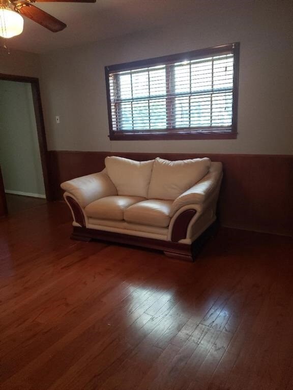 10522 Royal Oaks Dr, Houston, TX 77016 - photo 2