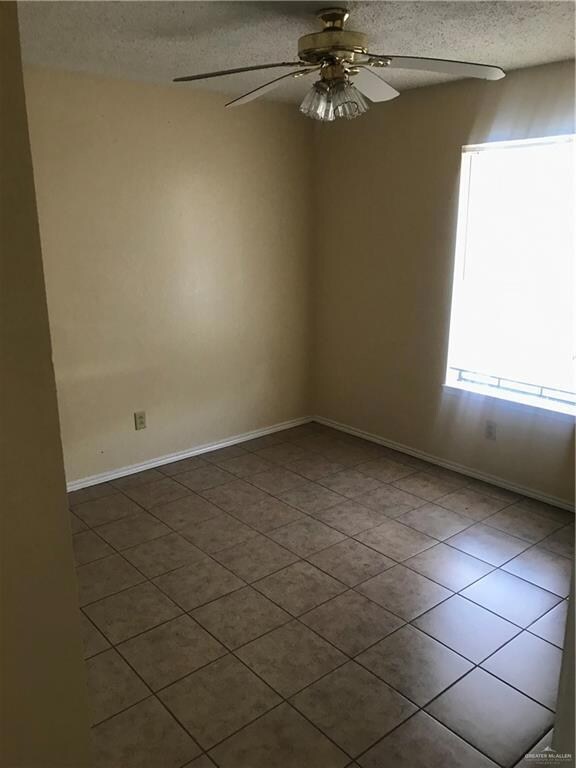 1000 W Caffery Ave unit B7, Pharr, TX 78577 - photo 7
