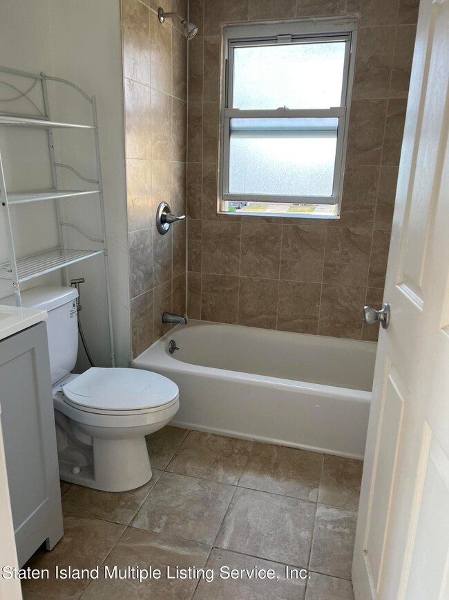 3020 Amboy Rd unit 2, Staten Island, NY 10306 - photo 6