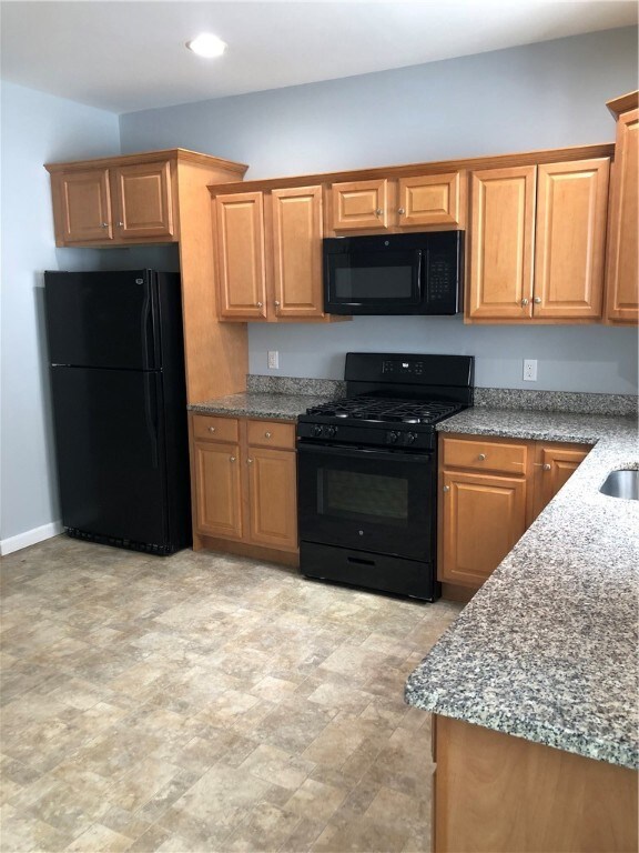 326 Mendon Rd unit 6, Woonsocket, RI 02895 - photo 5