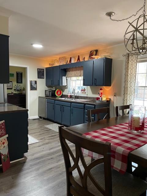 Kitchen/Dining Combo