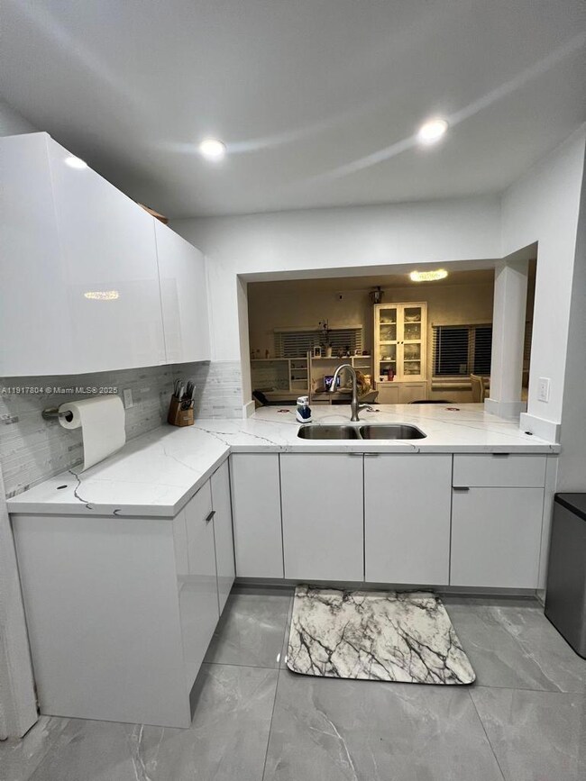 7303 NW 57th Dr, Tamarac, FL 33321 - photo 5