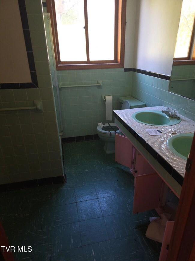 211 Carroll Dr, Fries, VA 24330 - photo 7