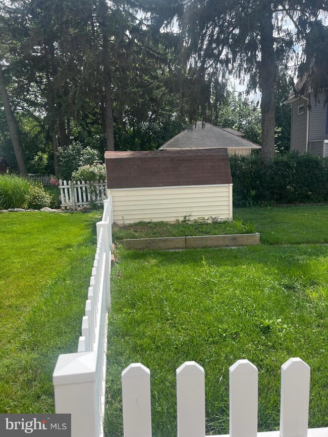 300 S Market Ave, Mount Joy, PA 17552 - photo 5