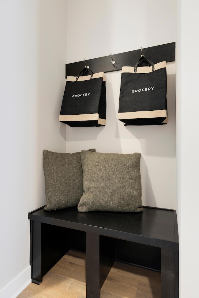 909 Mount Curve Blvd unit E, Saint Paul, MN 55116 - photo 4