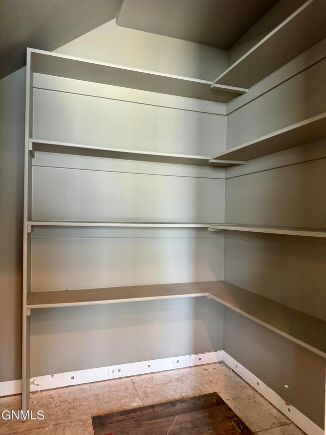 13694 Kristina St, Williston, ND 58801 - photo 6