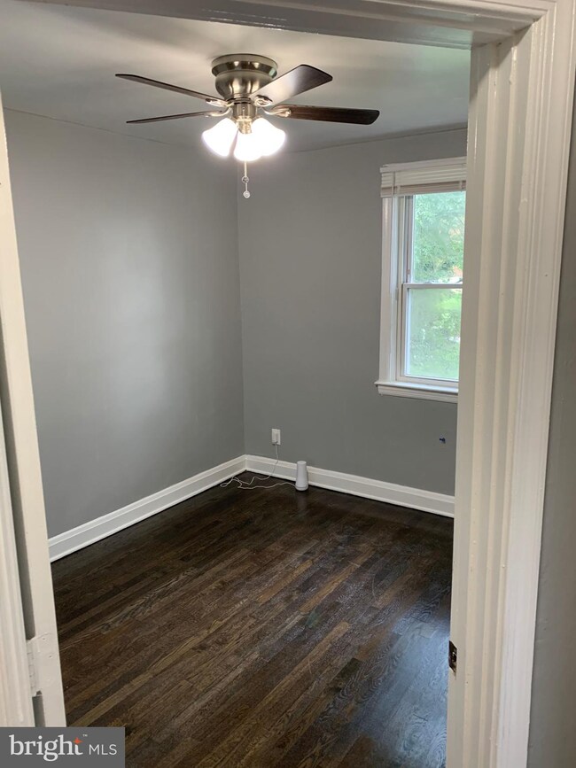 1107 Gleneagle Rd, Baltimore, MD 21239 - photo 4